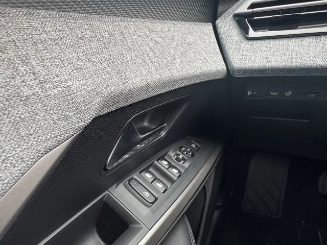 Peugeot 3008 1.2 145 e-DSC6 ACC+LED+Navi+SHZ+Winterp.