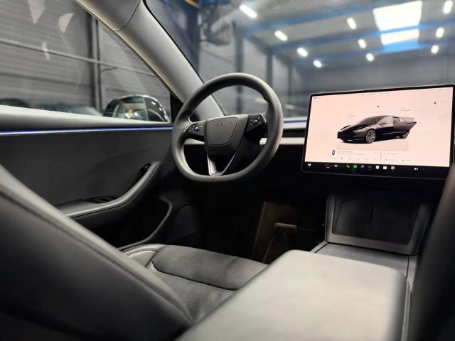 Tesla Model 3 RWD