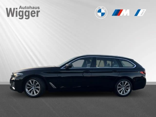 BMW 520 520d Luxury Line Touring xDrive