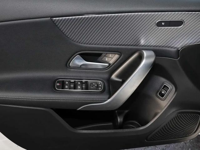 Mercedes-Benz A 250 A 250 e