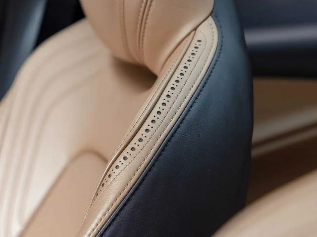 Aston Martin DBX -Minotaur Green-