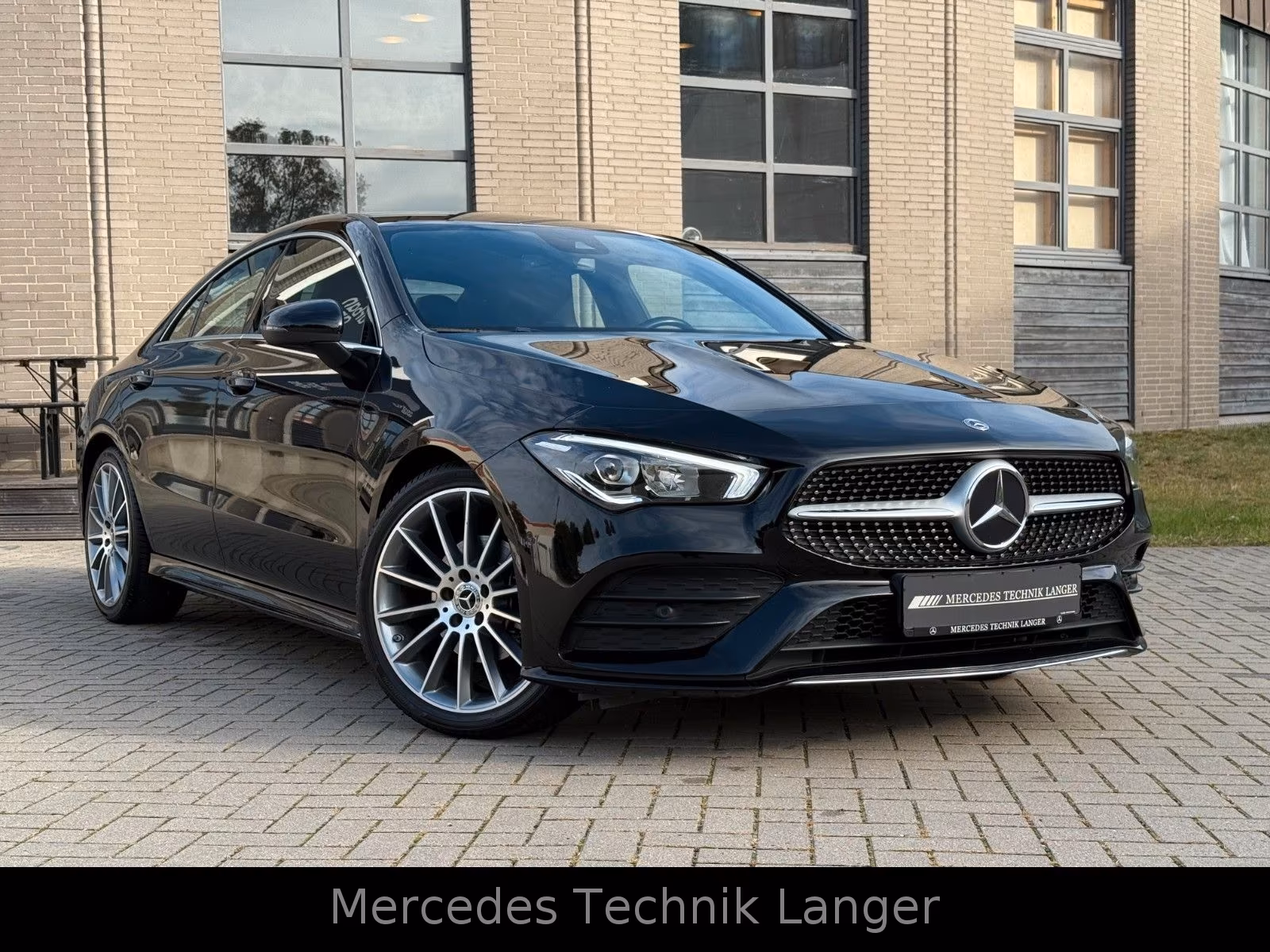 Mercedes-Benz CLA 200 AMG Line