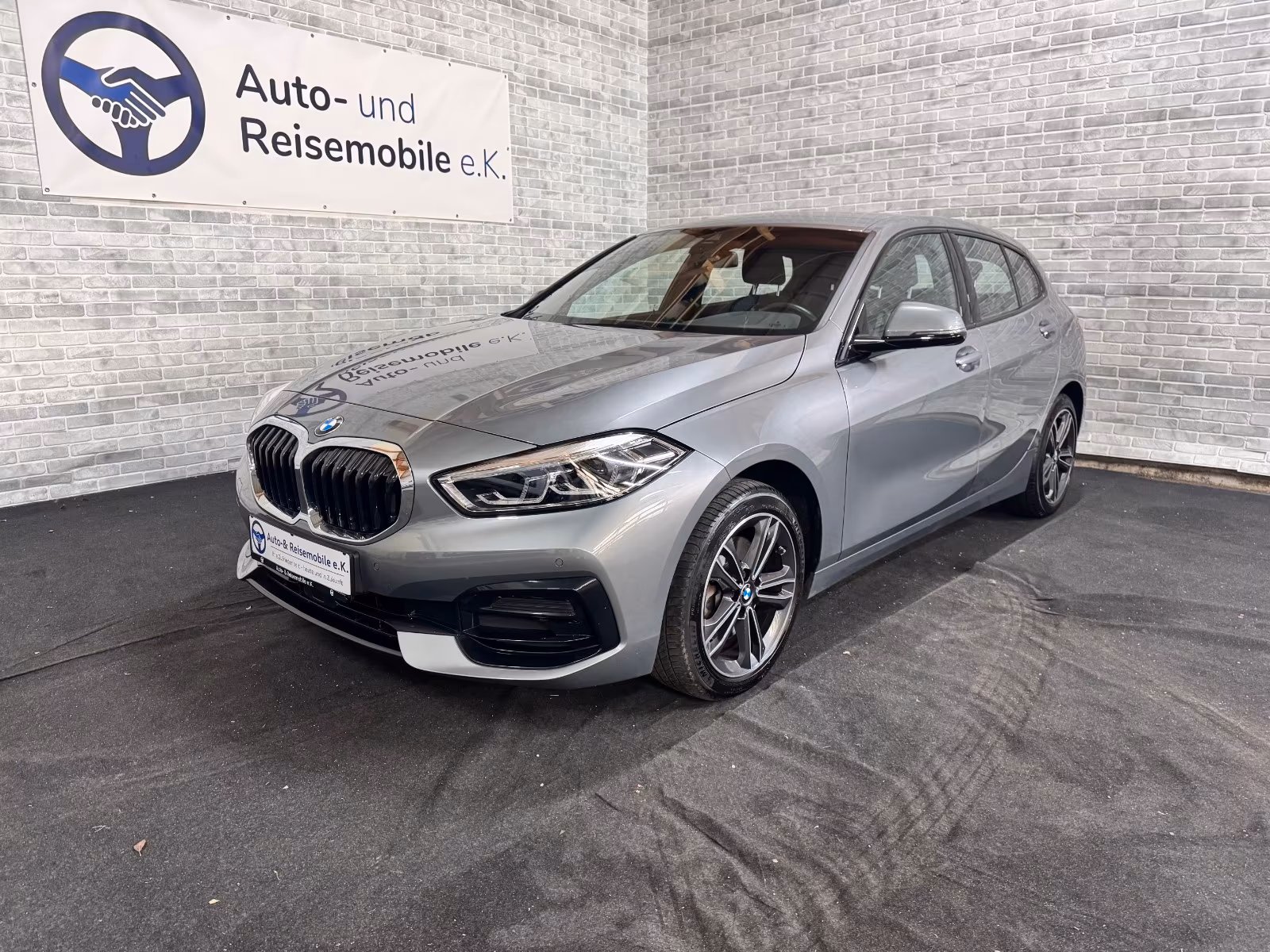 BMW 118 118i Sedan Sport Line