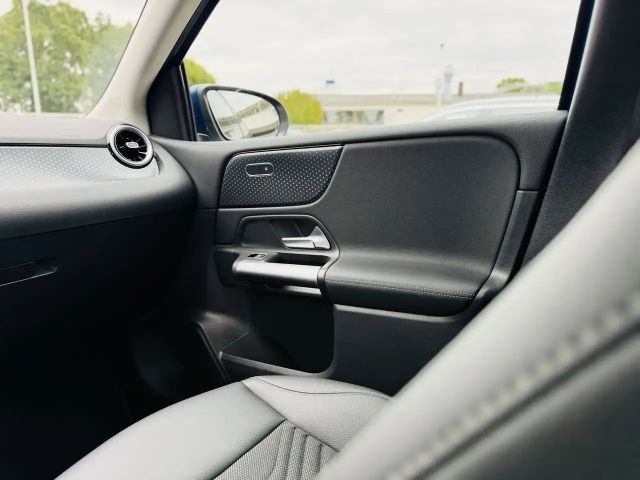 Mercedes-Benz B 200 Progressive Sedan