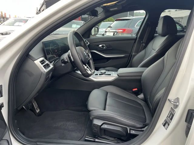 BMW 320 320i M-Sport Sedan