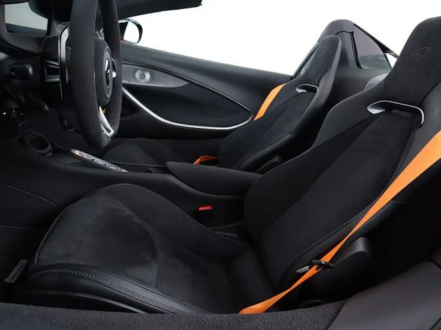 McLaren Artura Spider