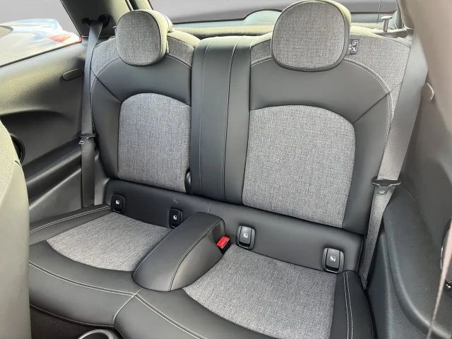 MINI Cooper Hatch DAB LED Navi Komfortzg. Tempomat