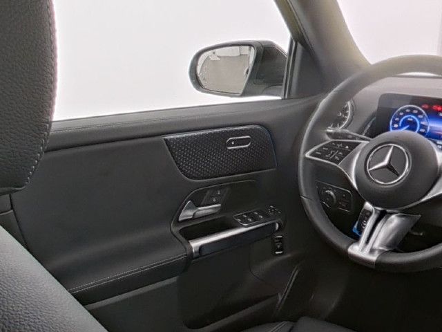 Mercedes-Benz EQB 300 4MATIC