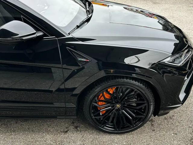 Lamborghini Urus SE *Akrapovic*Carbon-Paket*23"*B&O*Pano*
