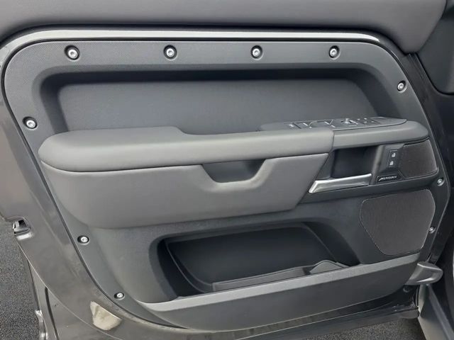 Land Rover Defender 110 D300 Dynamic HSE