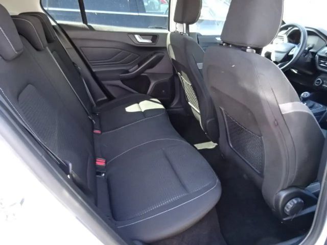 Ford Focus Cool & Connect