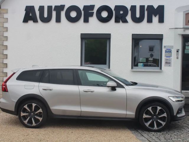 Volvo V60 Cross Country Plus