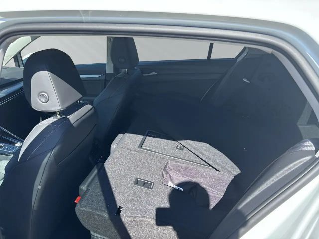 Volkswagen Golf 1.5 eTSI Golf VIII Style