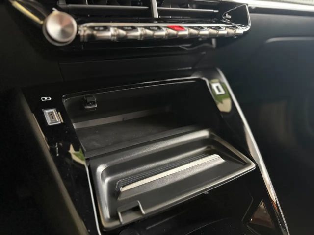 Peugeot E-2008 Allure Pack