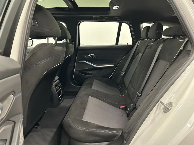 BMW 330 330e M-Sport Touring xDrive