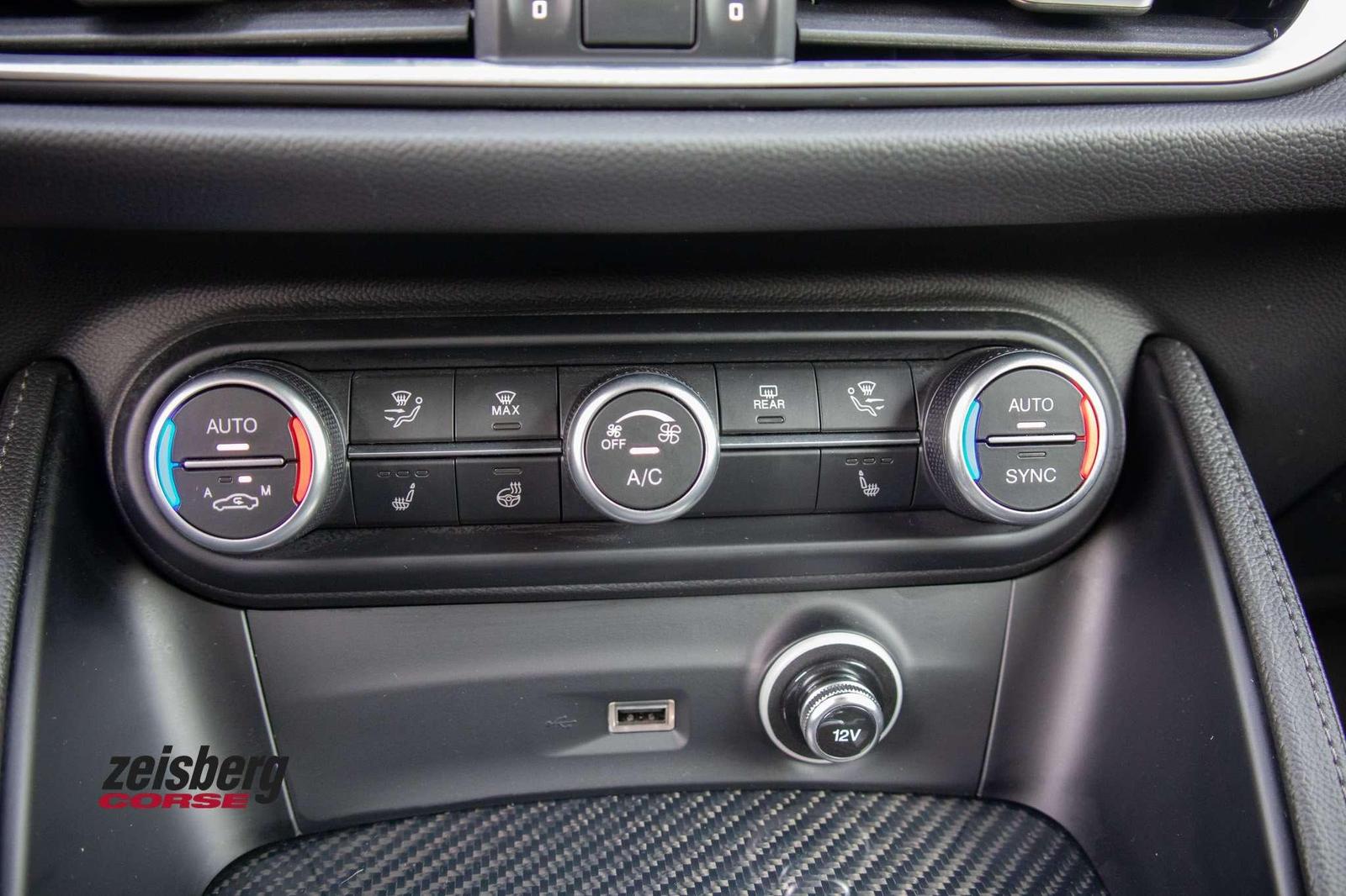 Alfa Romeo Stelvio AT8 Q4 Quadrifoglio Verde