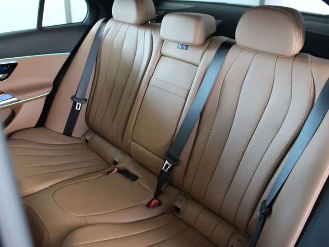 Mercedes-Benz E 200 AMG Line Sedan