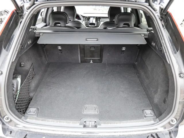 Volvo XC60 AWD Dark Plus