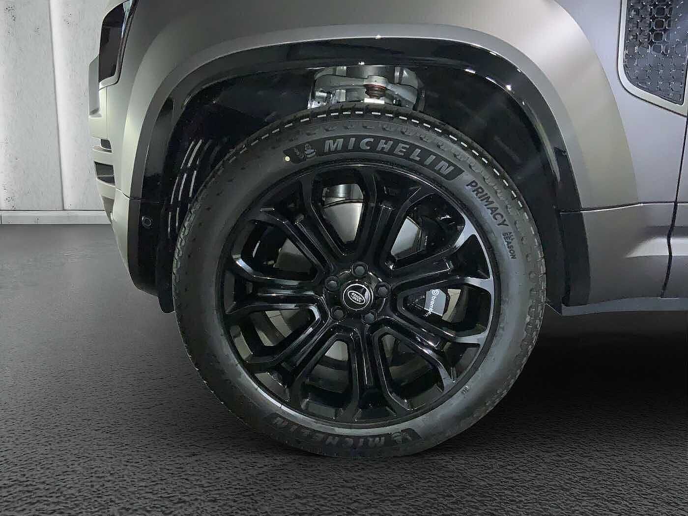 Land Rover Defender 110