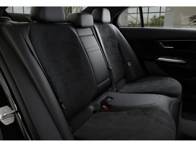 Mercedes-Benz E 220 AMG Line E 220 d Sedan