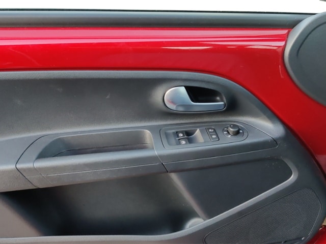 Volkswagen up! Active