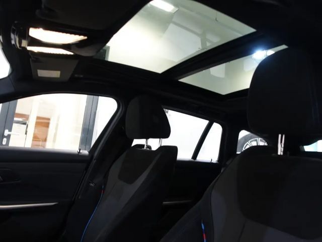 BMW 330 330e M-Sport xDrive