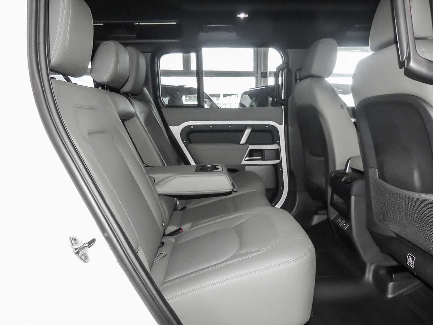 Land Rover Defender 110 Dynamic SE