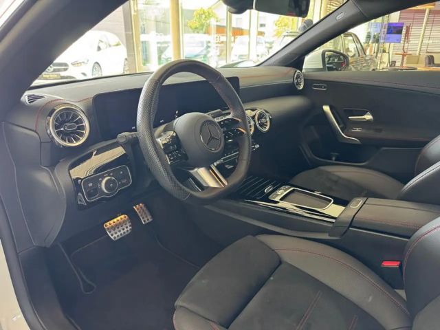 Mercedes-Benz CLA 200 AMG Line Shooting Brake