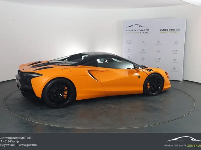 McLaren Artura Spider