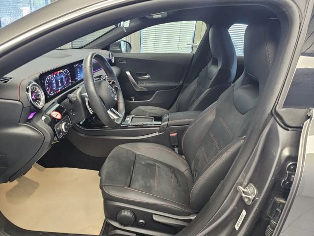 Mercedes-Benz CLA 200 AMG Line Coupé