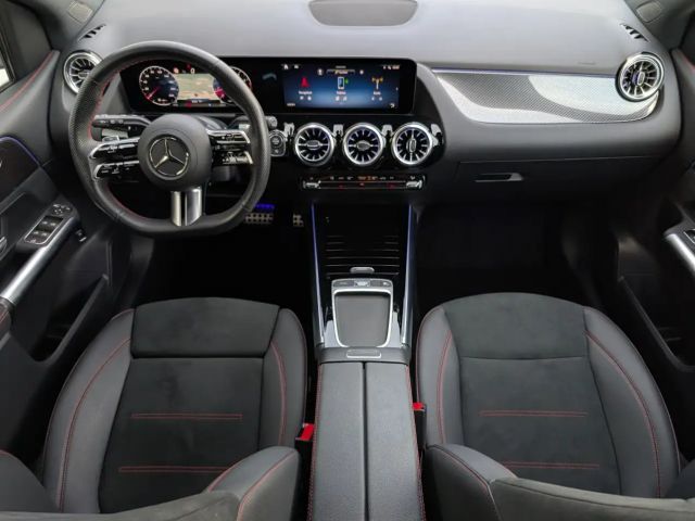 Mercedes-Benz B 180 AMG Line Sedan