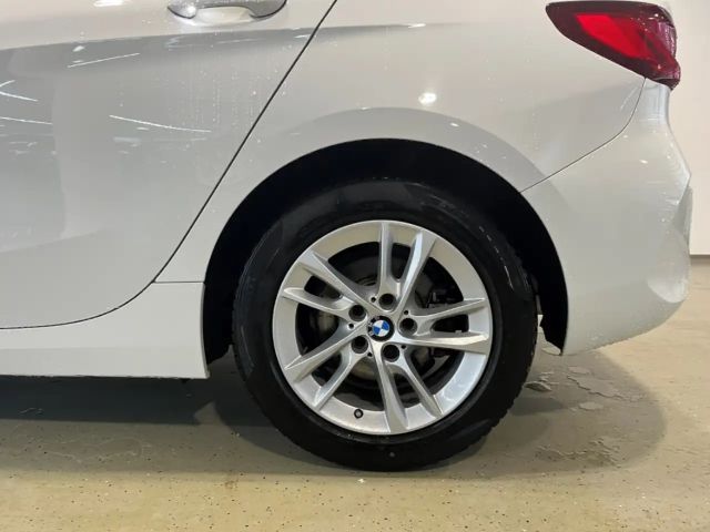 BMW 118 118i 5-deurs Sedan Sport Line