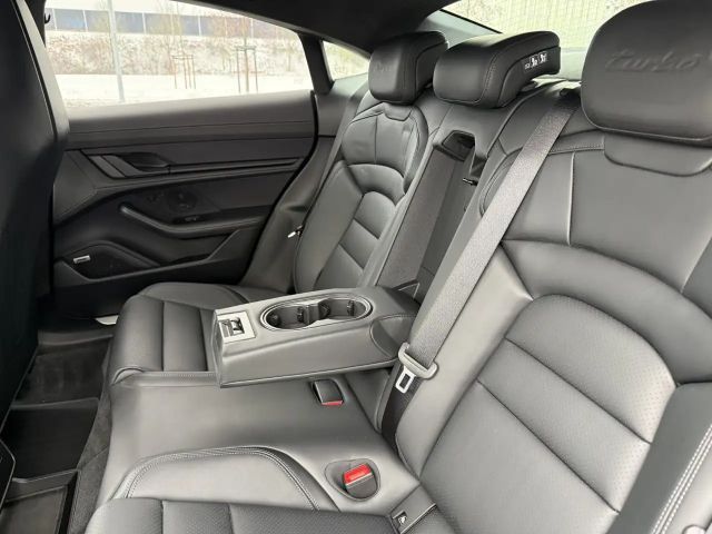 Porsche Taycan Turbo