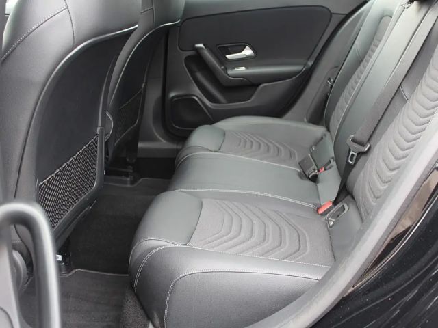 Mercedes-Benz A 200 A 200 d