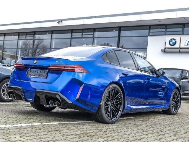 BMW M5 Sedan