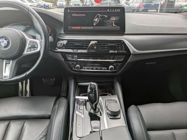 BMW 540 540d M-Sport Touring xDrive