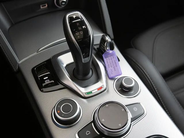 Alfa Romeo Stelvio AT8 Q4 Veloce