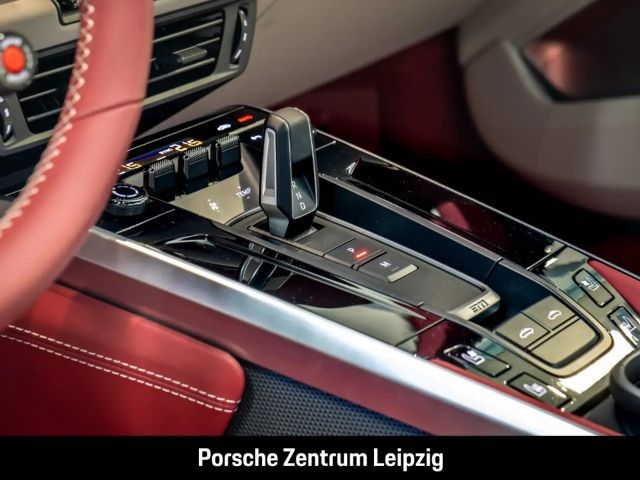 Porsche 992 4 Coupé GTS Targa