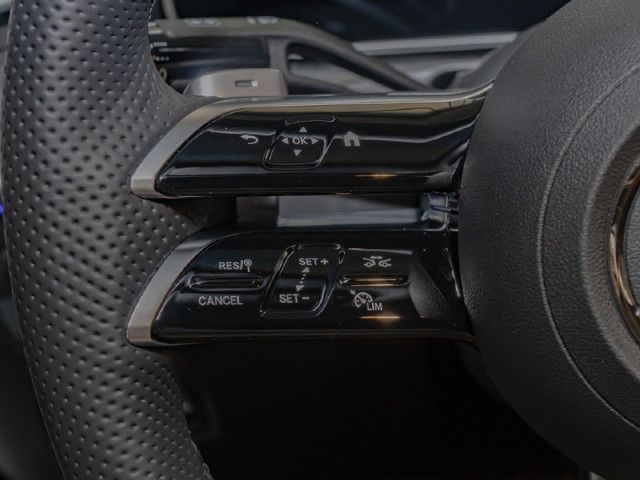 Mercedes-Benz C 200 AMG Line Sedan