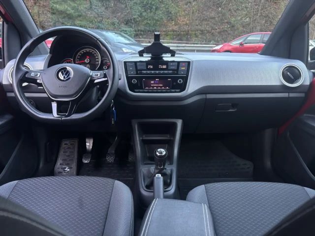 Volkswagen up! Active