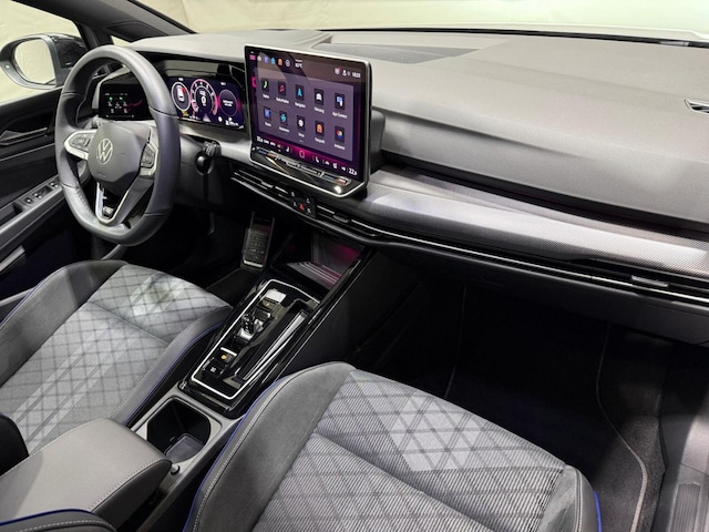 Volkswagen Golf 1.5 eTSI DSG R-Line