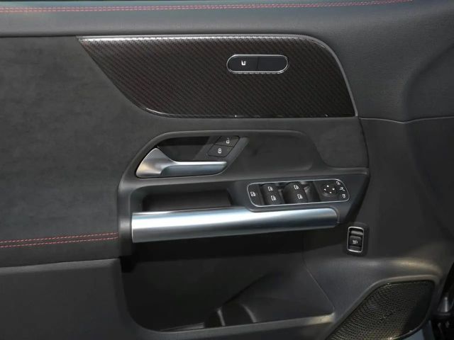 Mercedes-Benz B 180 AMG Line Sedan