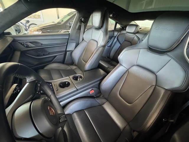 Porsche Taycan S Turbo