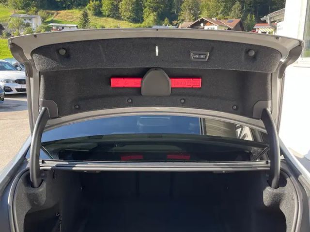 BMW 320 320d M-Sport Sedan xDrive