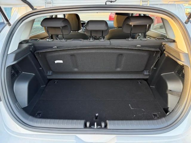 Hyundai i20 AUTOMAT+NAVI+APPLE/ANDROID+SITZHZG+LENKRADHZG+KAME