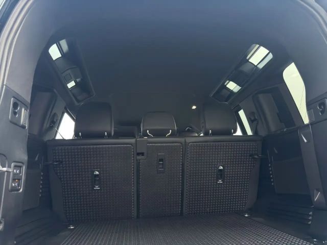 Land Rover Defender 110 Dynamic SE