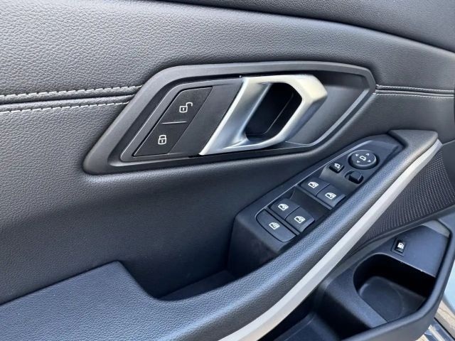 BMW 330 330e Sedan xDrive