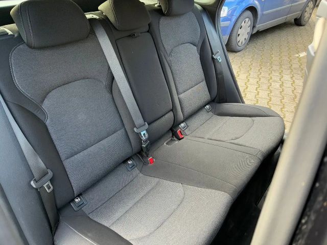 Hyundai i30 Lim, AUTOM.,Klimaaut., Navig., LED, 8 x Alu