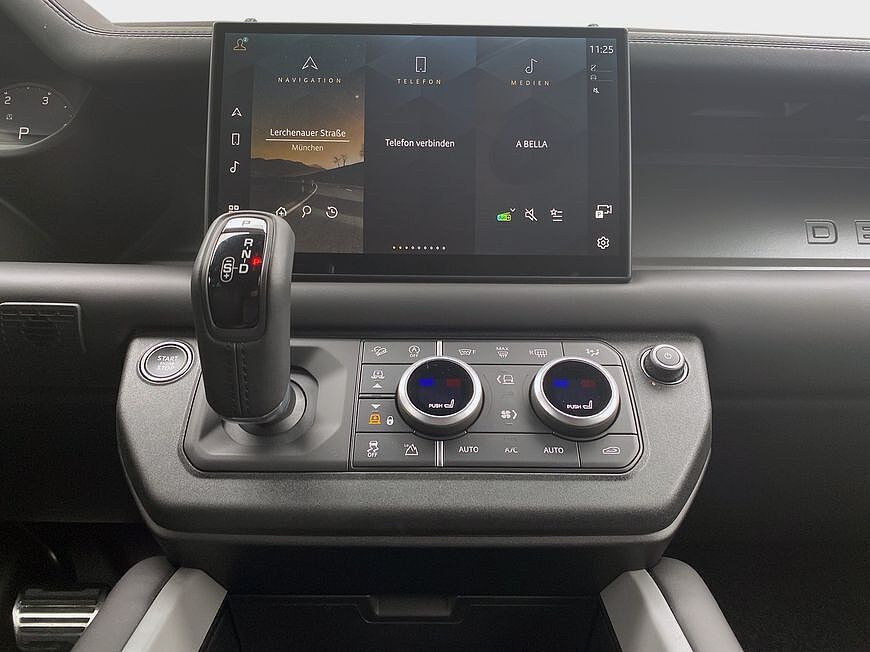 Land Rover Defender 110