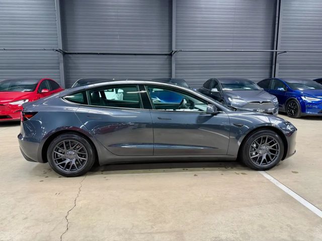 Tesla Model 3 RWD